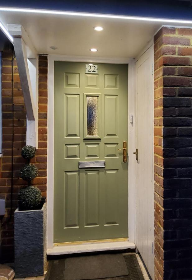 Air Conditioned Modern Double Bed Room With Private Attached Bathroom - Free Parking - Near London Heathrow Airport & Southall Broadway 외부 사진
