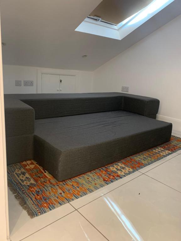 Air Conditioned Modern Double Bed Room With Private Attached Bathroom - Free Parking - Near London Heathrow Airport & Southall Broadway 외부 사진