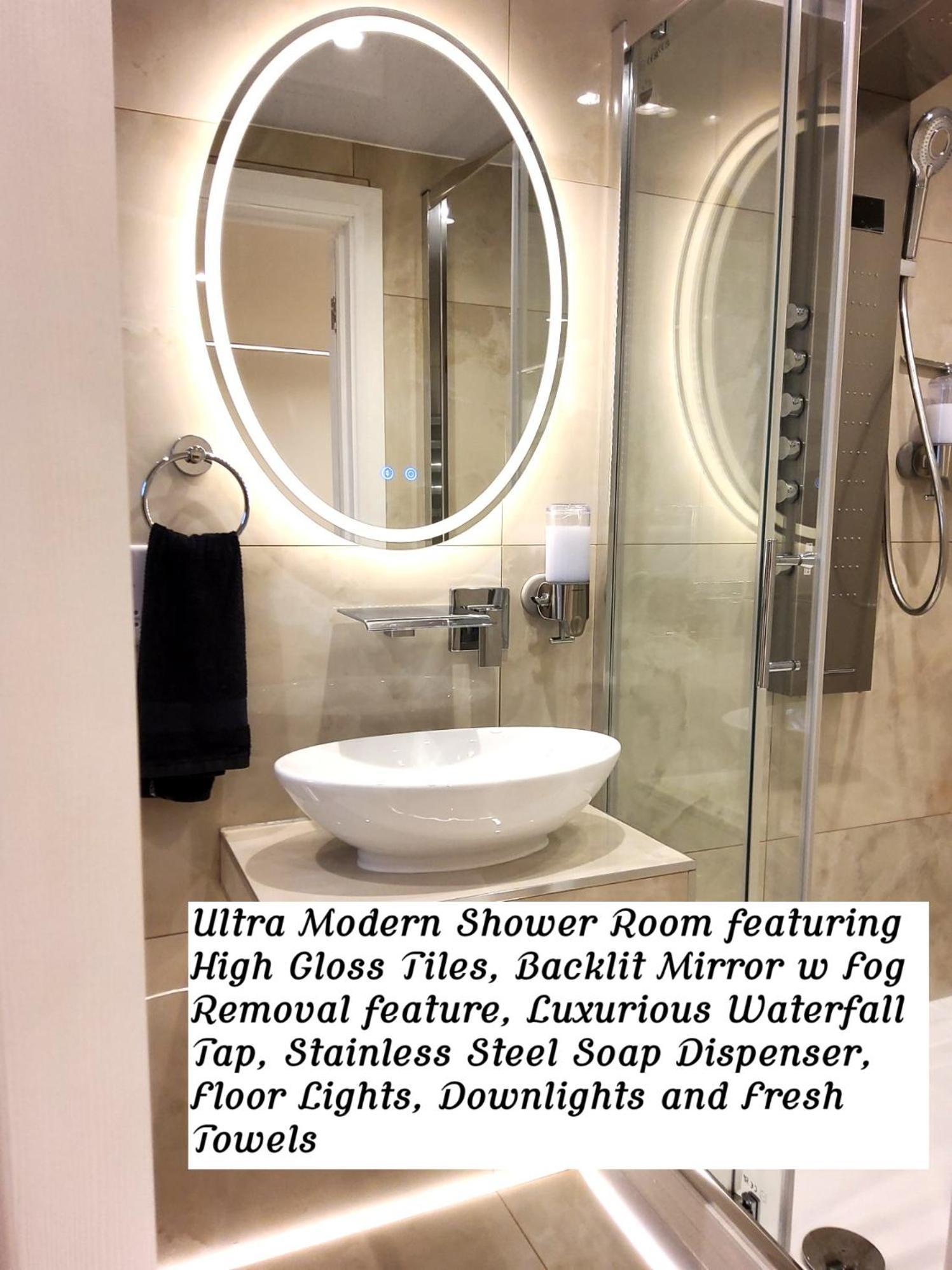 Air Conditioned Modern Double Bed Room With Private Attached Bathroom - Free Parking - Near London Heathrow Airport & Southall Broadway 외부 사진