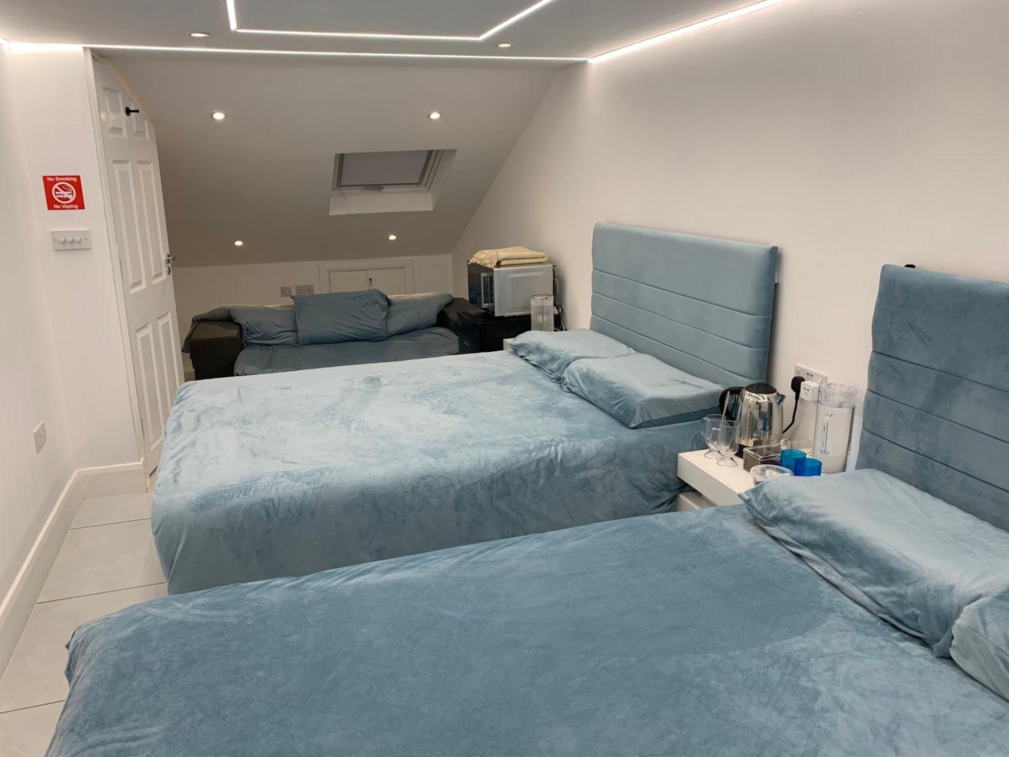 Air Conditioned Modern Double Bed Room With Private Attached Bathroom - Free Parking - Near London Heathrow Airport & Southall Broadway 외부 사진