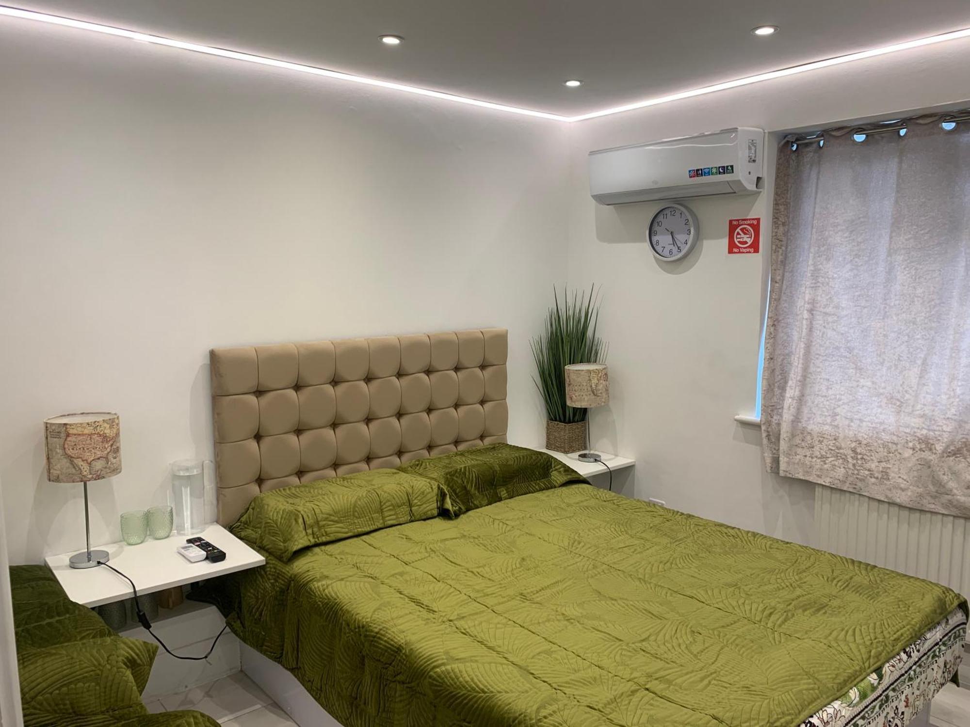 Air Conditioned Modern Double Bed Room With Private Attached Bathroom - Free Parking - Near London Heathrow Airport & Southall Broadway 외부 사진