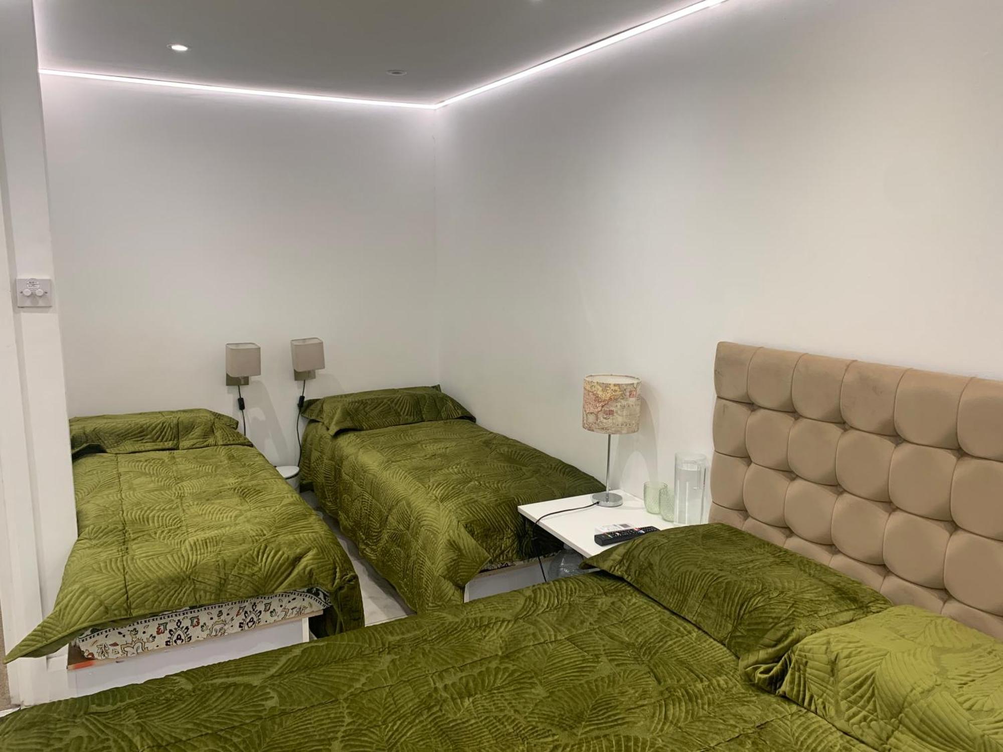 Air Conditioned Modern Double Bed Room With Private Attached Bathroom - Free Parking - Near London Heathrow Airport & Southall Broadway 외부 사진